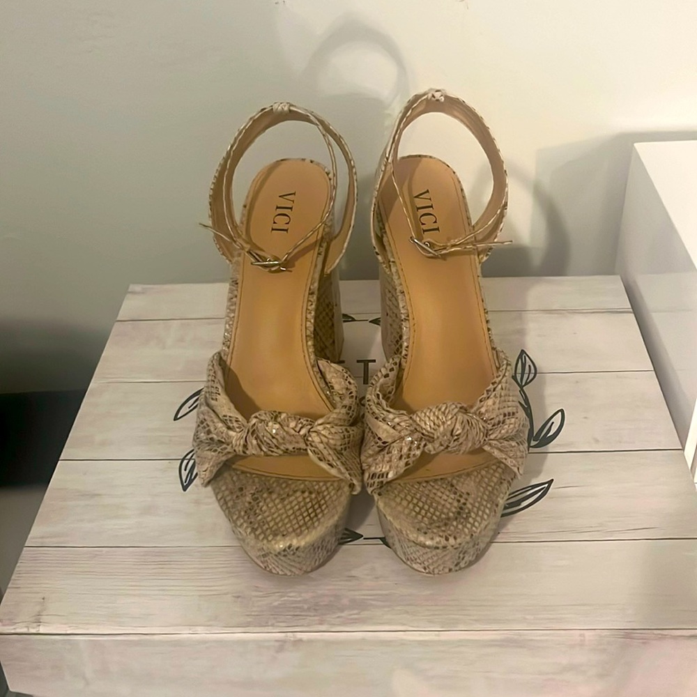 Vici snake platform sandal